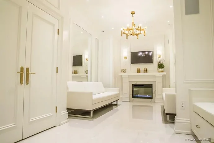 Toronto Cosmetic Surgery Institute reception